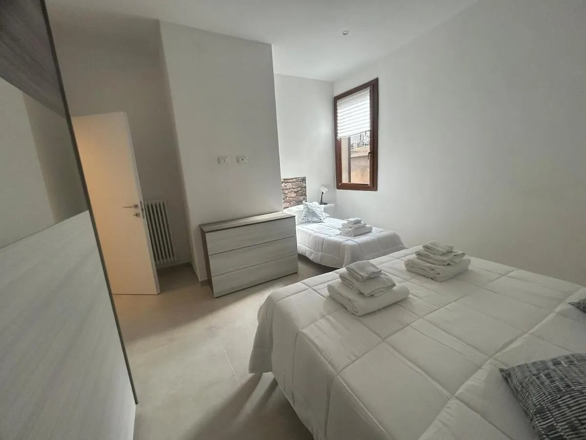 Carradori 2 Apartment-Historic Center-Autodromo Imola Italy